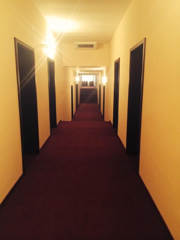 Hotel Fiama Otelu Rosu ภายนอก รูปภาพ